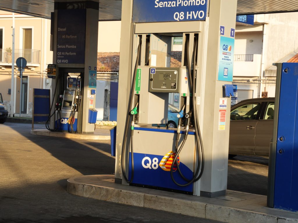 Distributore carburante a Rometta